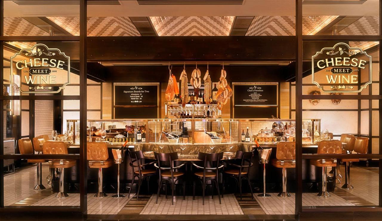Encore Boston Harbor Everett Bagian luar foto The Cheese & Wine Bar