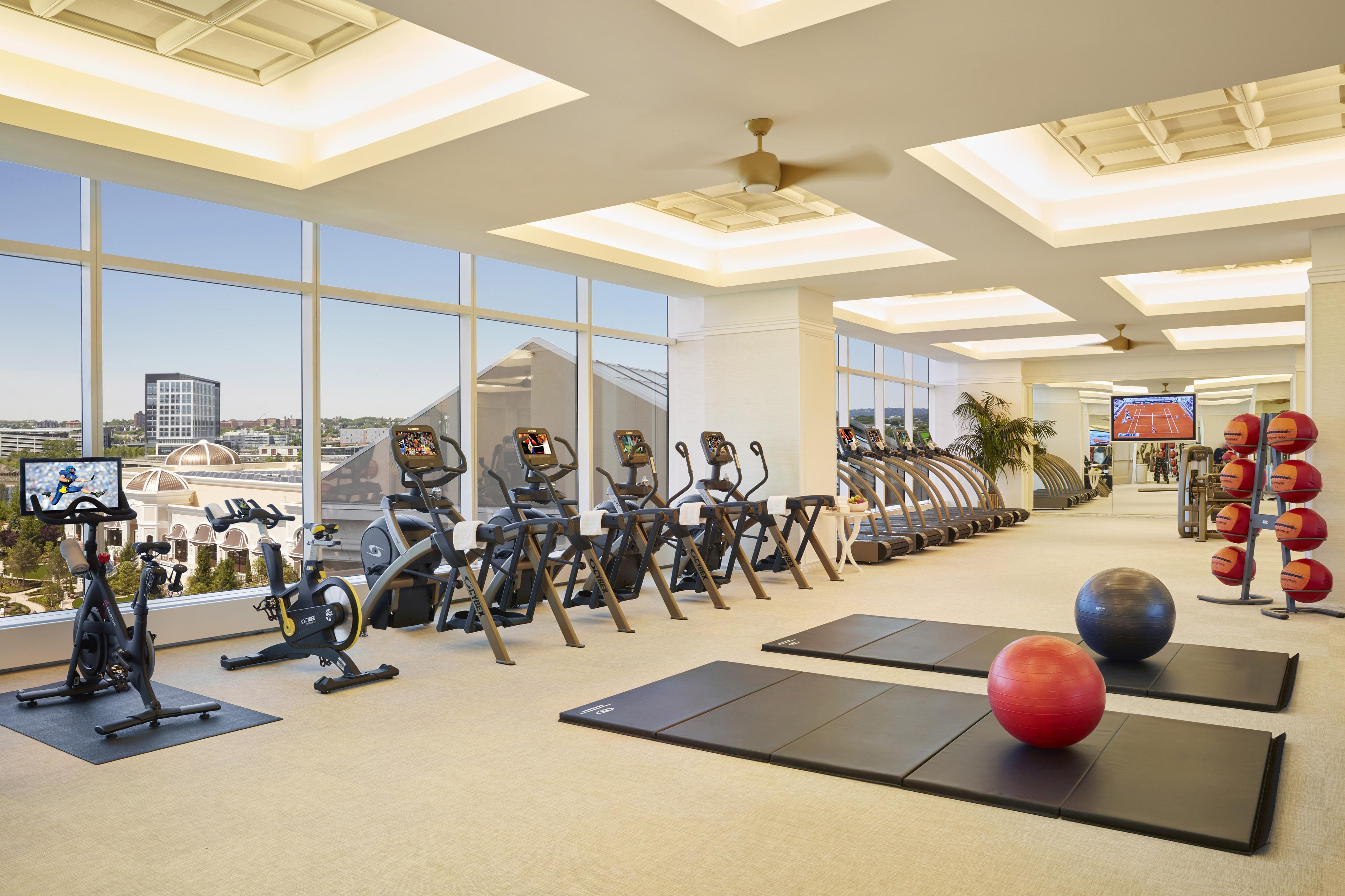 Encore Boston Harbor Everett Bagian luar foto The gym at The Ritz-Carlton, Downtown, Los Angeles