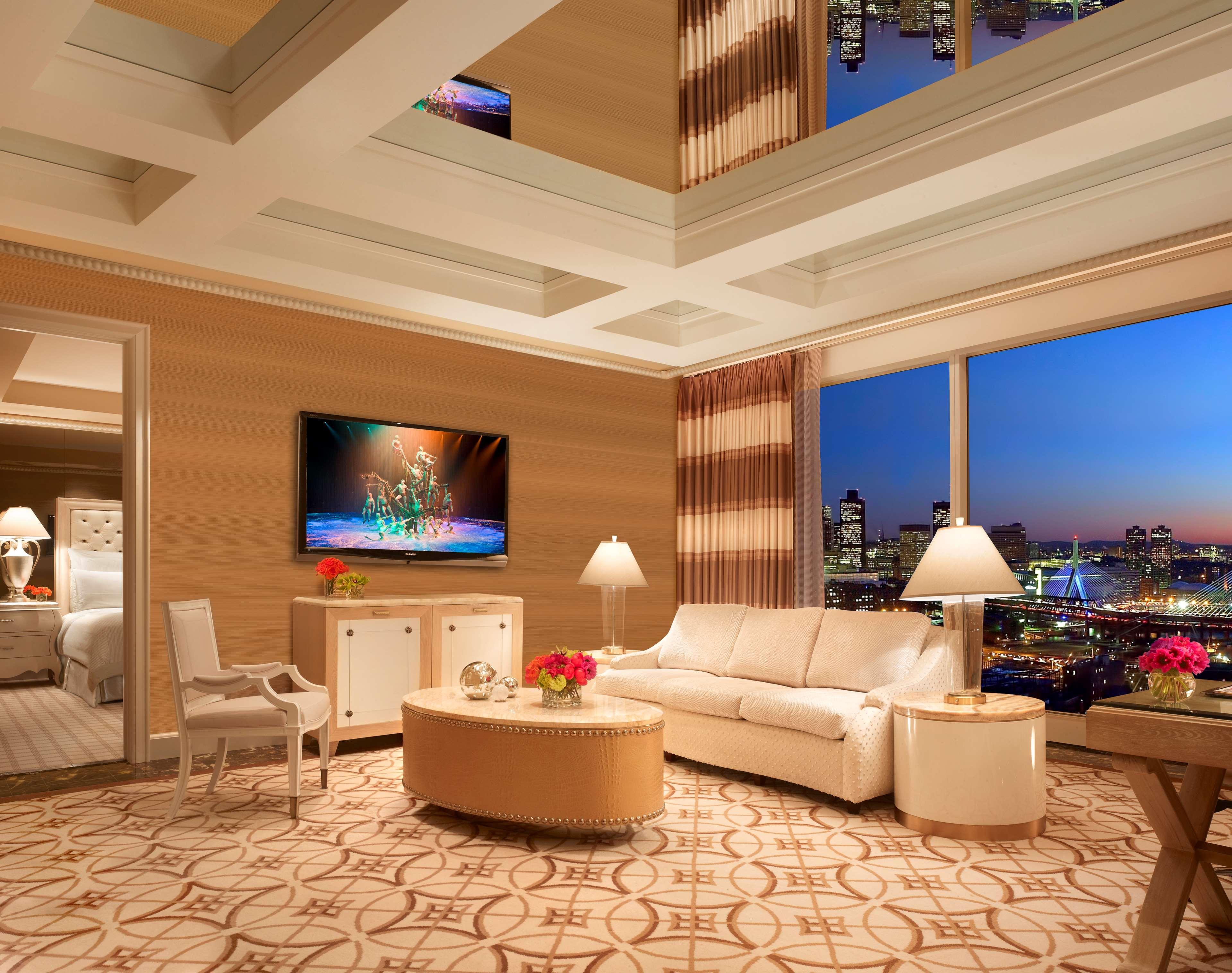 Encore Boston Harbor Everett Bagian luar foto A living room in a suite at Encore