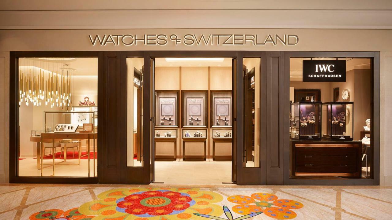 Encore Boston Harbor Everett Bagian luar foto The Watches of Switzerland store at The Landmark, Hong Kong