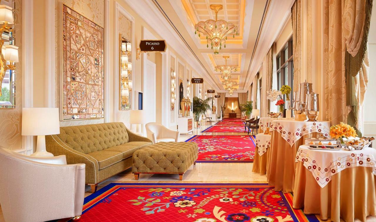 Encore Boston Harbor Everett Bagian luar foto The lobby of the hotel